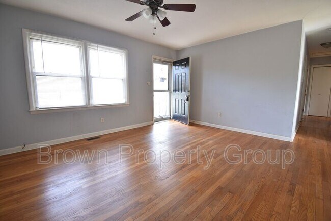 Foto del edificio - 5151 Queensdale Dr