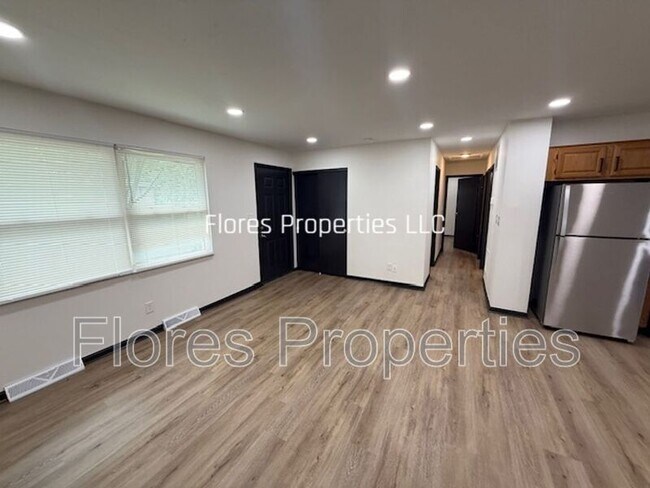 Foto del edificio - 6406 Faircrest Rd