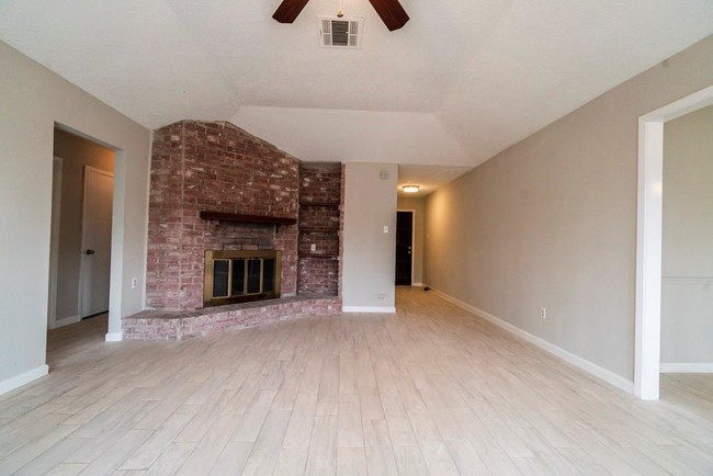 Foto del edificio - 10527 Town Square Rd