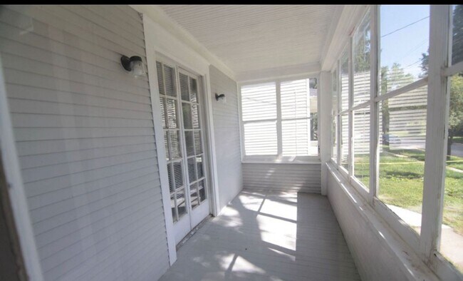 Foto del edificio - Nice 2 Bedroom 1 Bath House with Garage in...
