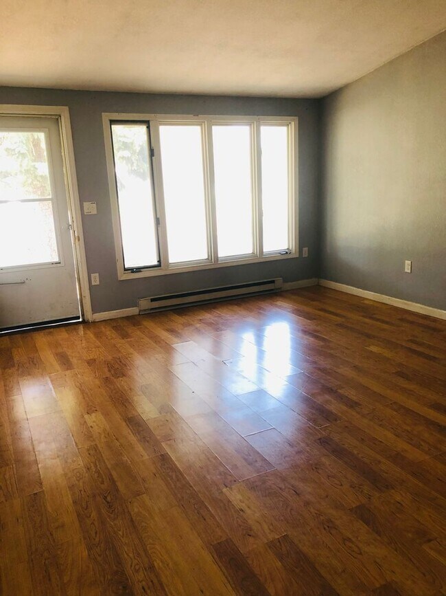 Building Photo - 2433 2nd Ave SW