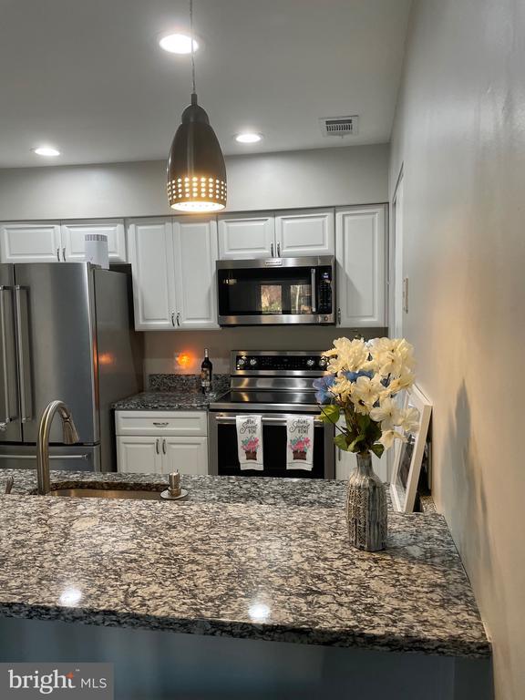 Foto del edificio - 7604 Lakeside Village Dr