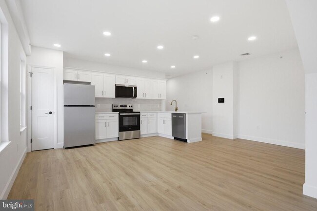 Foto del edificio - 100 W Front St