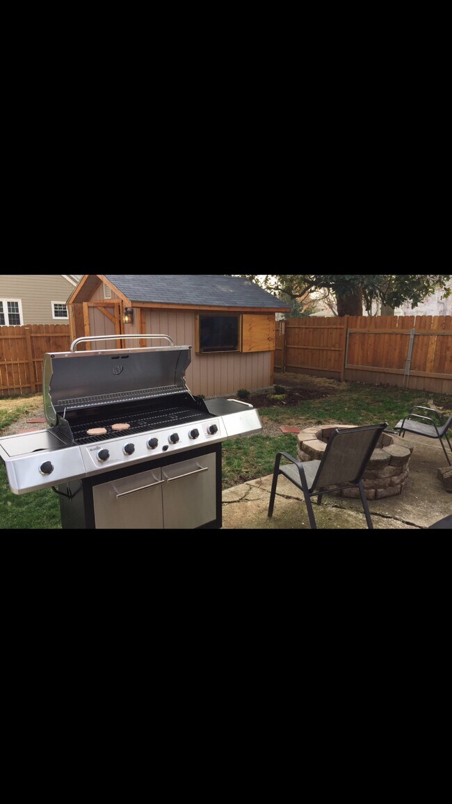 Foto del edificio - 405 Breckenridge Ln