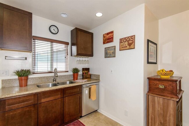 Foto del edificio - 15219 Faysmith Ave