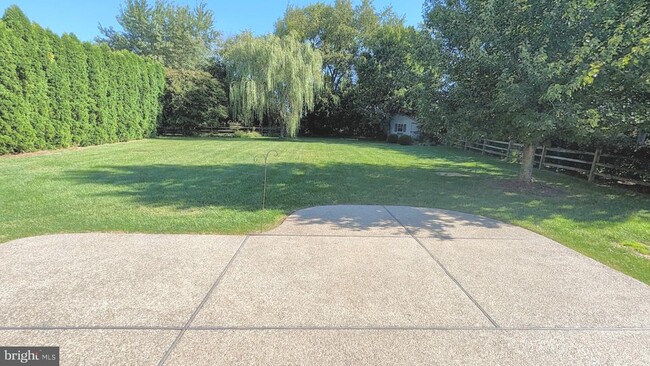 Building Photo - 148 Lakeside Dr