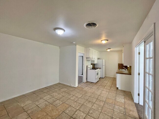 Foto del edificio - Viewable Now!  Small Dogs Accepted!