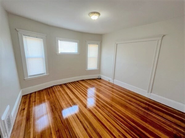 Building Photo - 109 Capen St