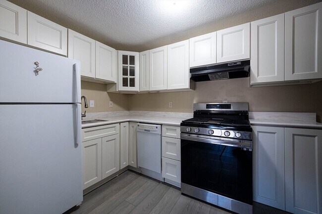 Foto del edificio - 645 W Lowell Ave