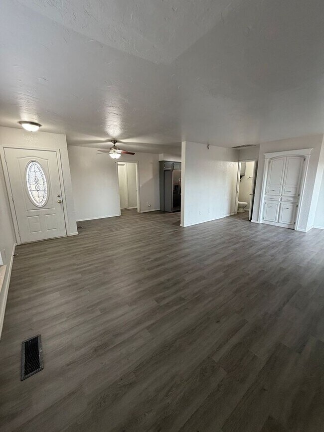 Building Photo - Completely Remodeled 2 Story Duplex - Putnam City Schools - Must See