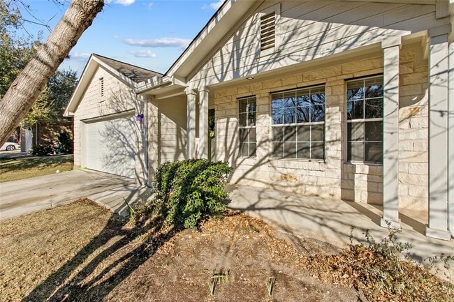 Building Photo - 9401 Pioneer Forest Dr