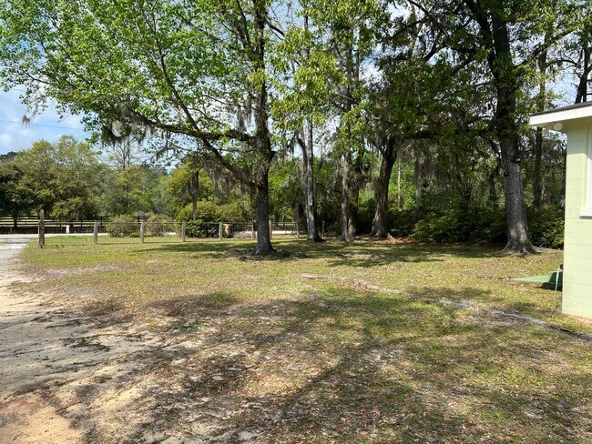 Building Photo - 1835 Hodgeville Rd