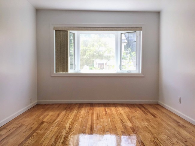 Building Photo - 2 bedroom with All Utilities included