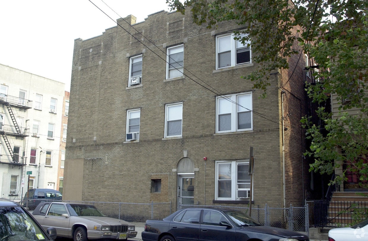 Building Photo - 22 Fleet St