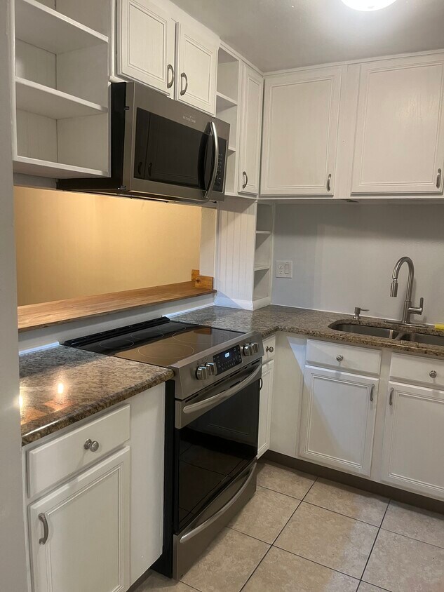 Primary Photo - 2119 Caribbean Dr N