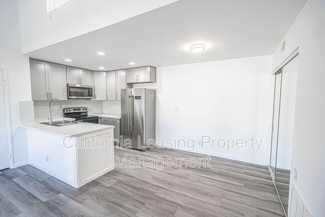 Building Photo - 25027 Peachland Ave