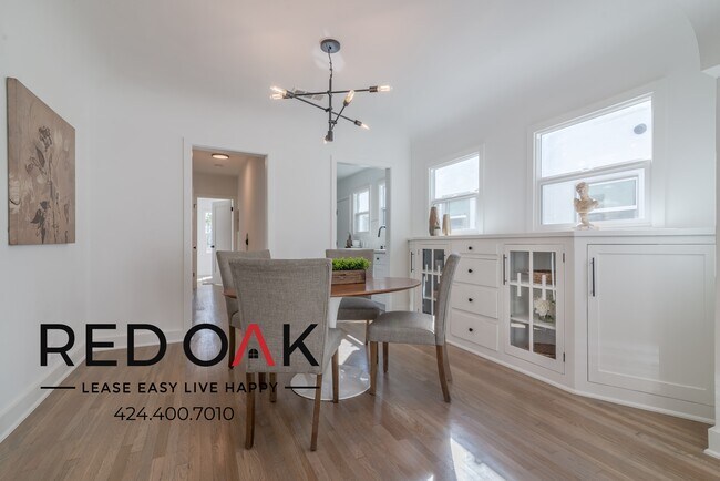 Building Photo - ~1 Month FREE~ Fabulous One Bedroom Walk-U...