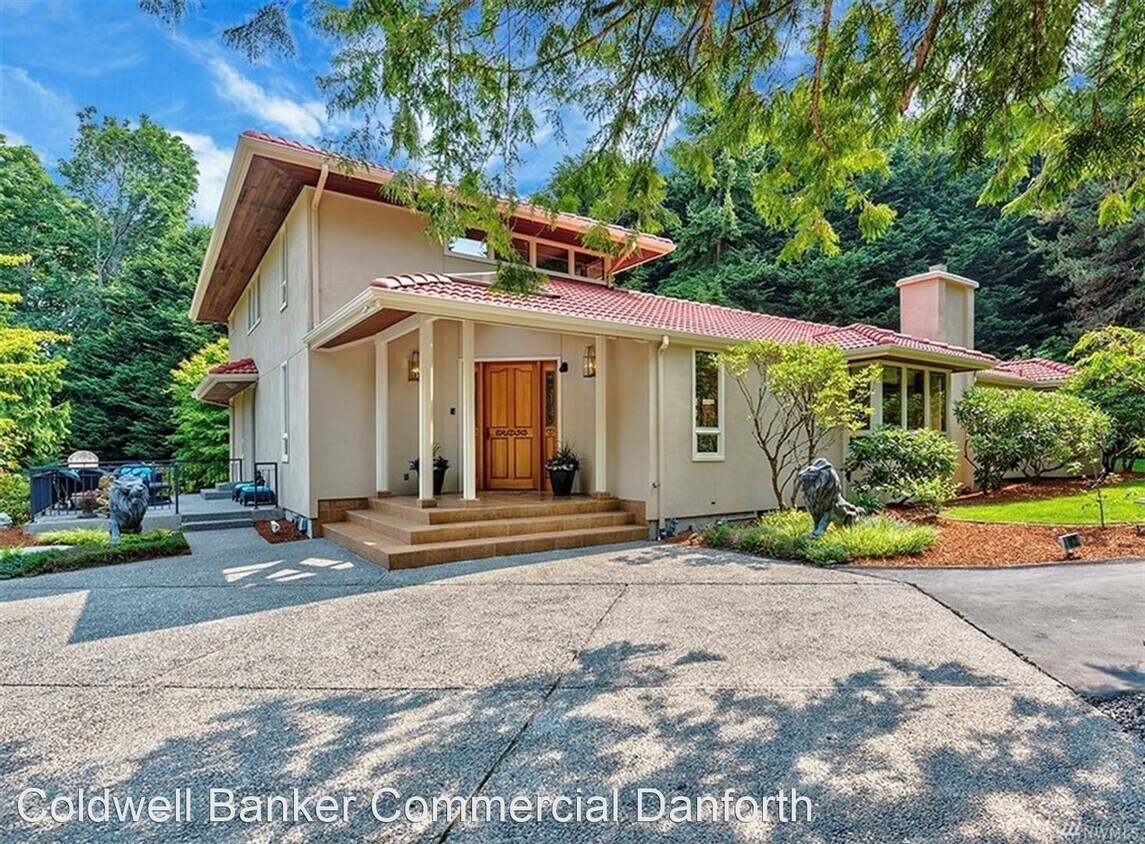 Primary Photo - 4 br, 6 bath House - 11414 Bella Coola Rd