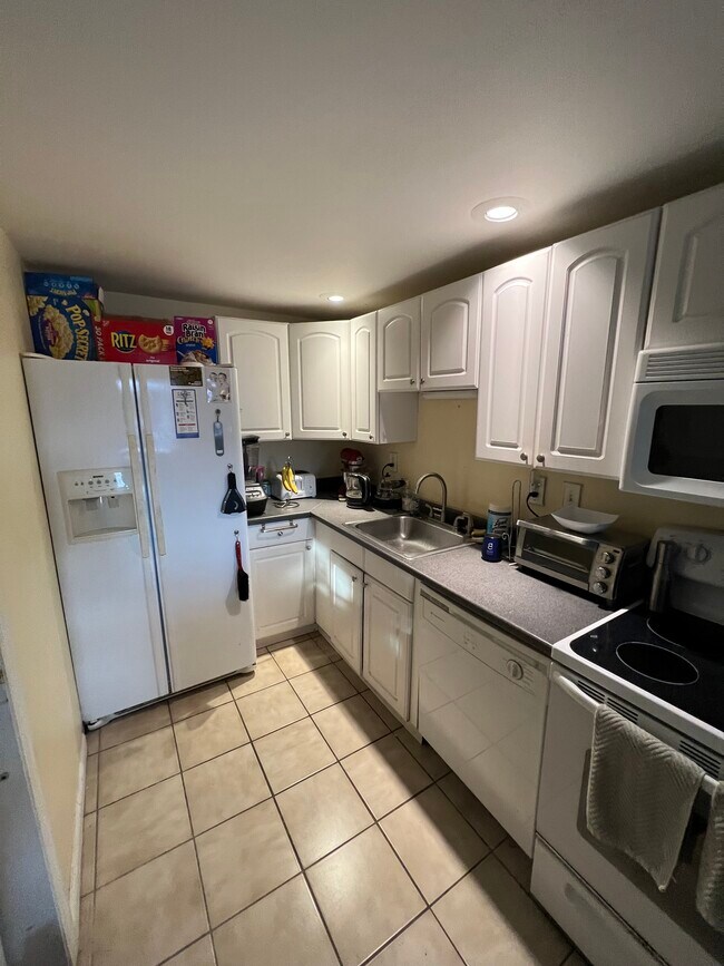 5122 Rochelle Ave Unit 5, Philadelphia, PA 19128 Apartments in