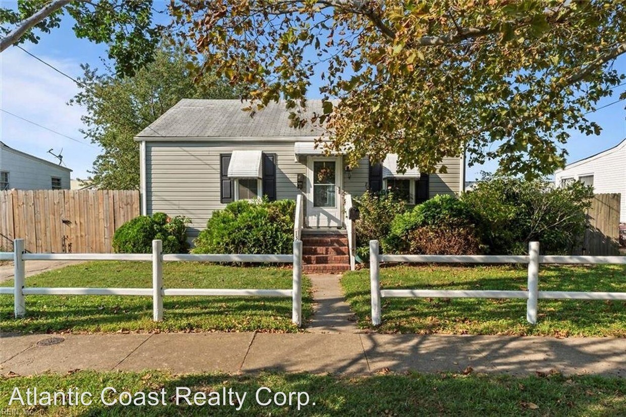 Primary Photo - 2 br, 1 bath House - 132 Greenbrier Ave.