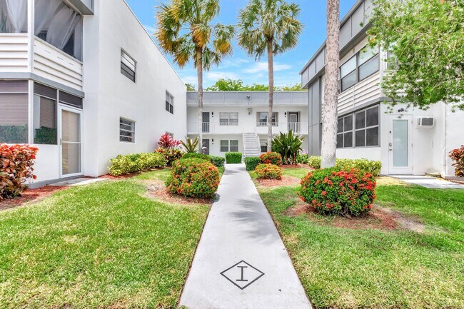 Foto del edificio - 422 Normandy Ln