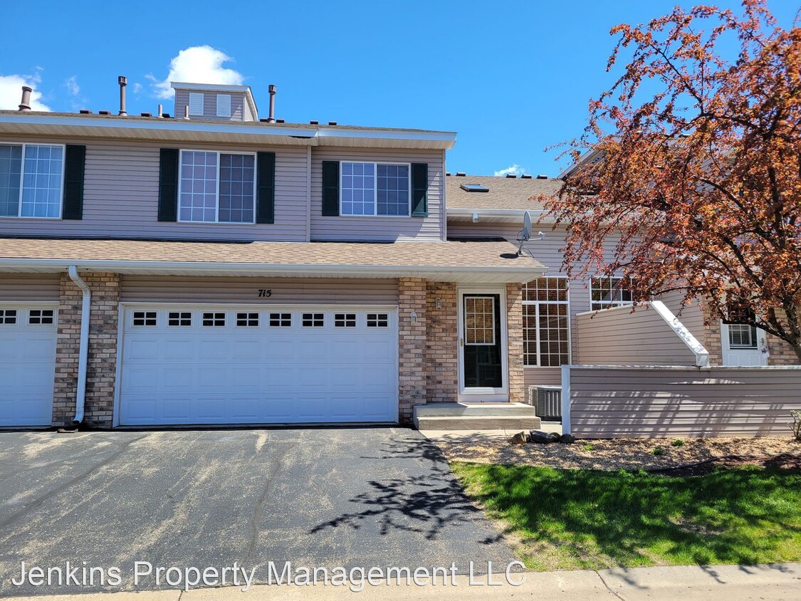 Primary Photo - 2 br, 3.5 bath House - 715 Grandview Way