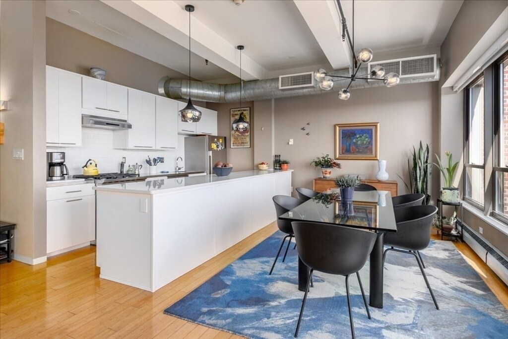 Foto principal - 156 Porter St
