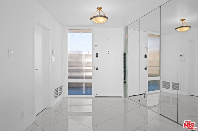 Foto del edificio - 4267 Marina City Dr