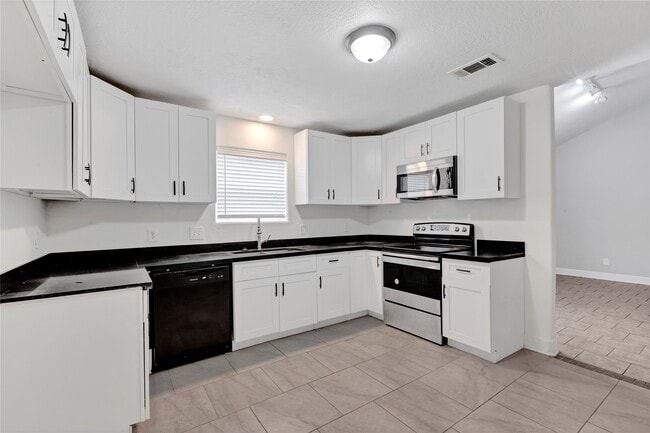 Building Photo - 16003 Birch Vale Dr