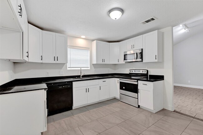 Foto del edificio - 16003 Birch Vale Dr