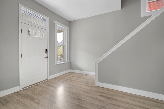 Building Photo - 1262 Bryden Rd