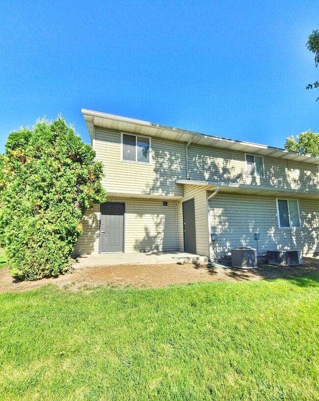 Building Photo - Beautiful 3 bed 2 bath Townhome in Boise! ...