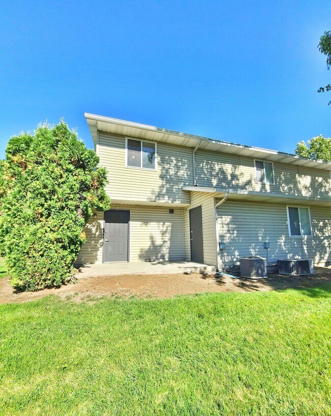 Foto del edificio - Charming 2 bedroom 1 bath townhome available!