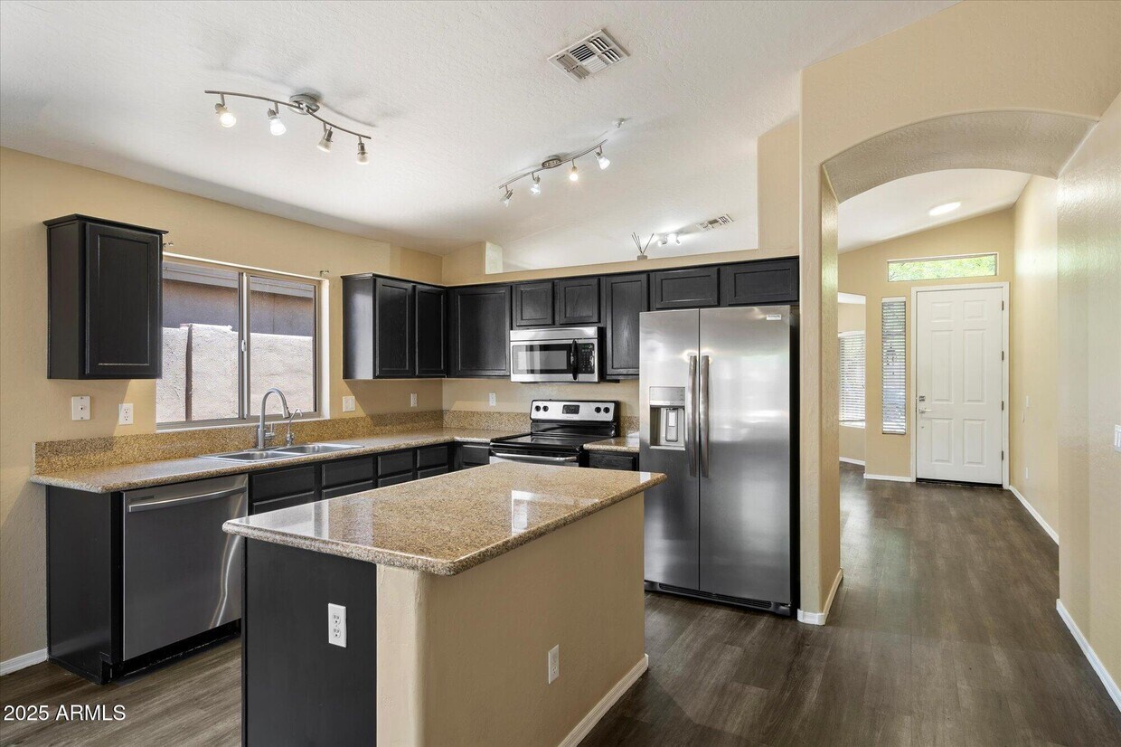 Foto principal - 15120 N 102nd St