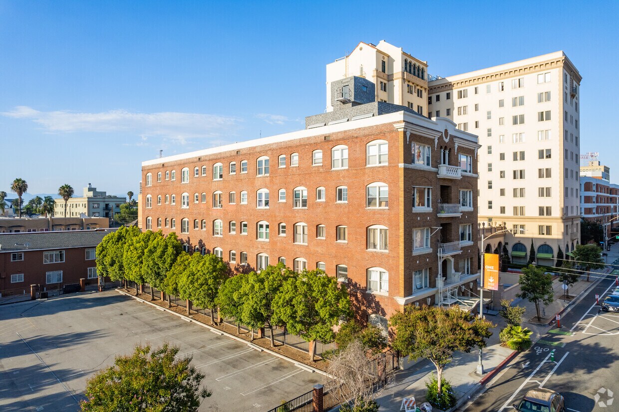 325 W 3rd St Long Beach, CA 90802 - California Condominums