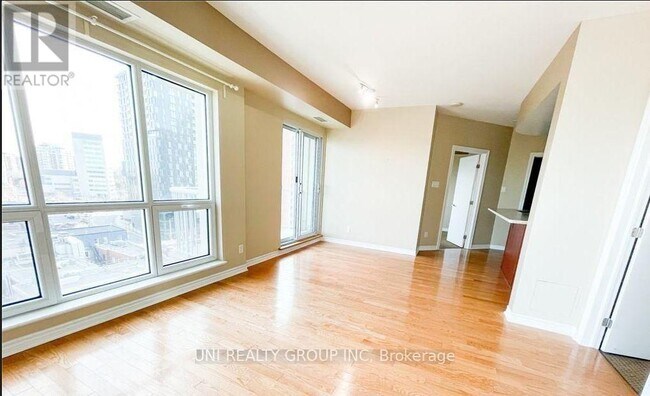 Photo du bâtiment - 200-1200 Rideau St