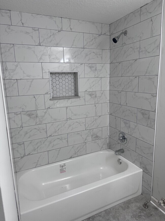 Hallway Bathroom - 11467 Gwynford Ln