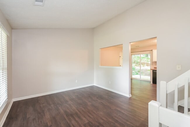 Foto del edificio - 405 Rill Crest Ct