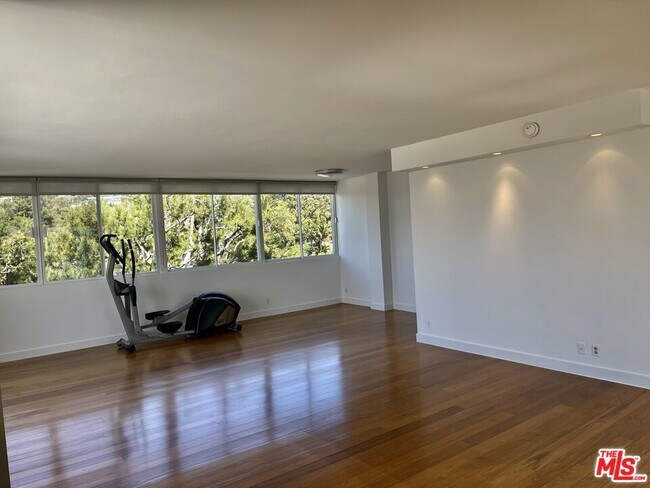 Building Photo - 17368 W Sunset Blvd
