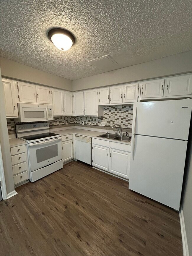 Building Photo - 4705 Leaf Crest Ct