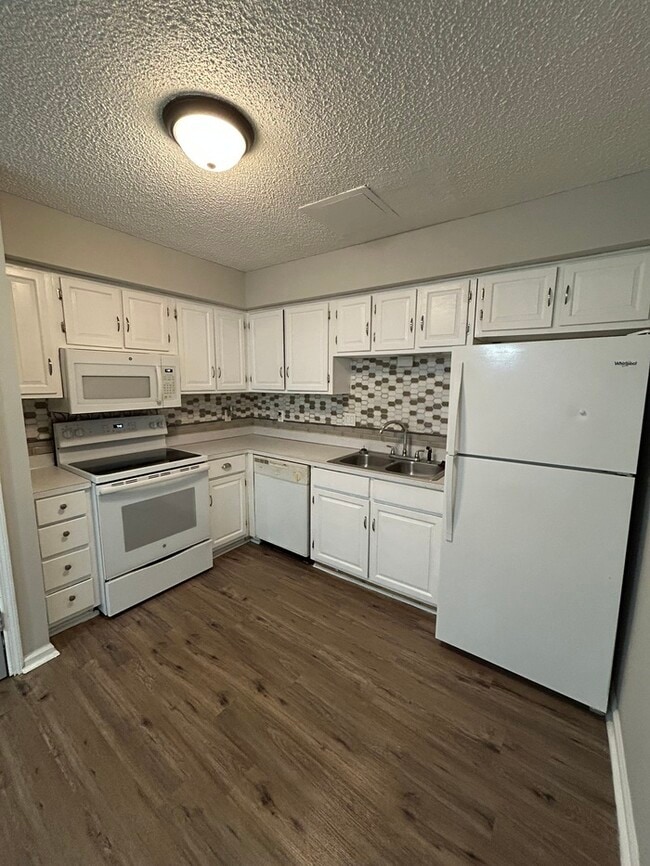 Foto del edificio - 4705 Leaf Crest Ct