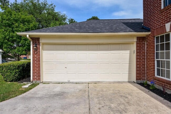 Building Photo - 8010 Silver Lure Dr