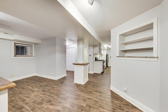 Building Photo - 639 W Fullerton Pkwy