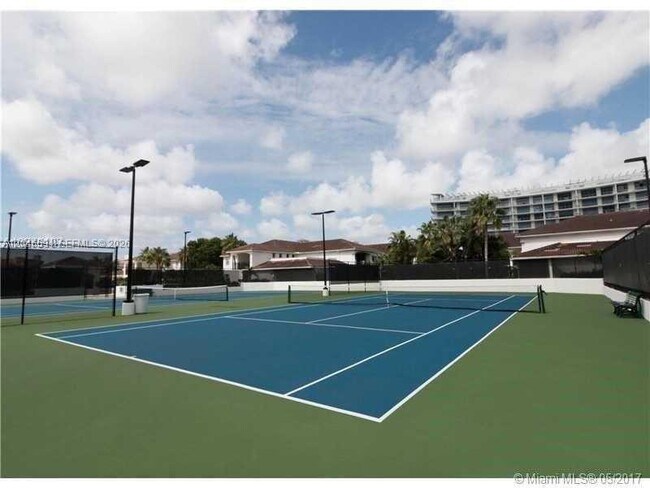 Foto del edificio - 3255 NE 184th St