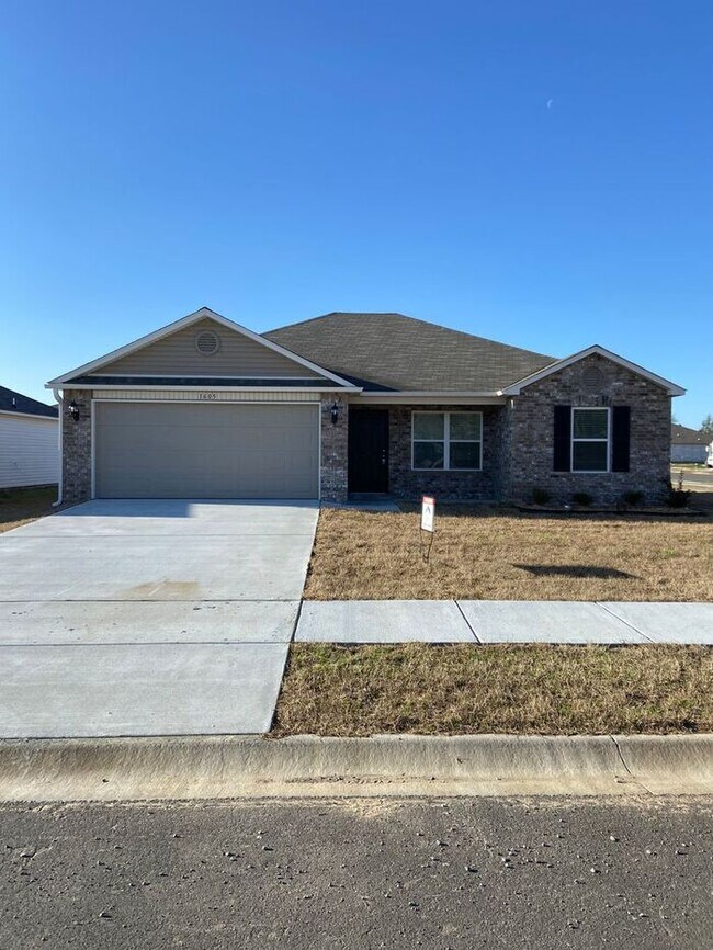 Building Photo - Three Bedroom | Two Bath Home in Conrad Court