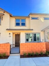 Building Photo - 2583 Cloudview Privado