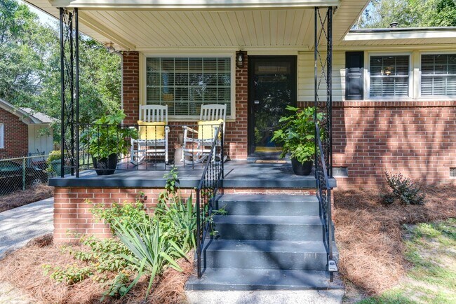 Building Photo - 3BR 2BA Home in Rosewood!