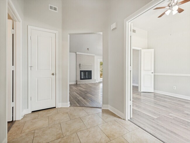 Foto del edificio - 627 Stonecrest Rd