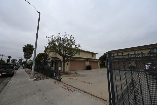 Foto del edificio - Spacious 3 Bed / 2.5 Bath Townhome in Gated Community – El Cajon
