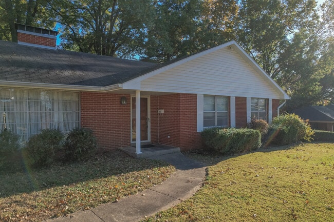 Building Photo - 634 Norris Dr